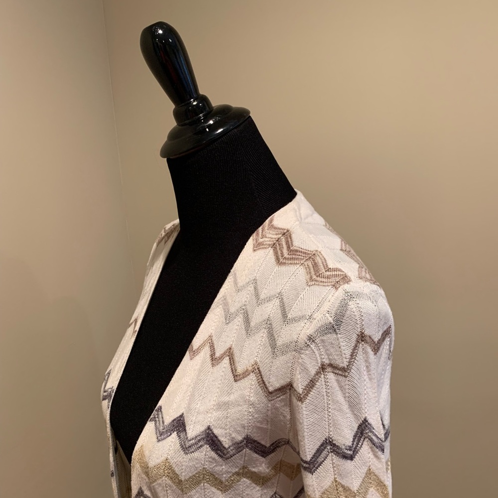 Lightweight cardigan with long sleeves